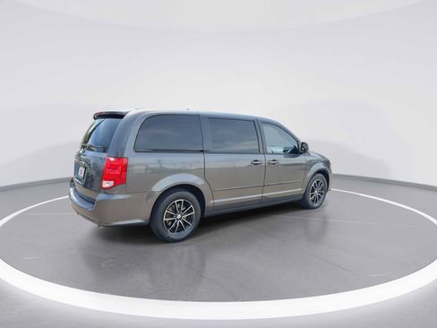 Used 2017 Dodge Grand Caravan SE FWD image 8