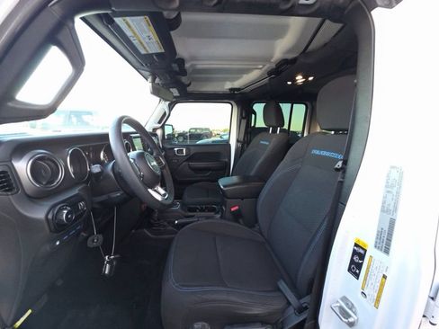 Used 2023 Jeep Wrangler Unlimited Rubicon 4xe AWD/4WD image 5