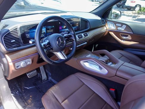 Used 2024 Mercedes-Benz GLS 450 4MATIC image 11