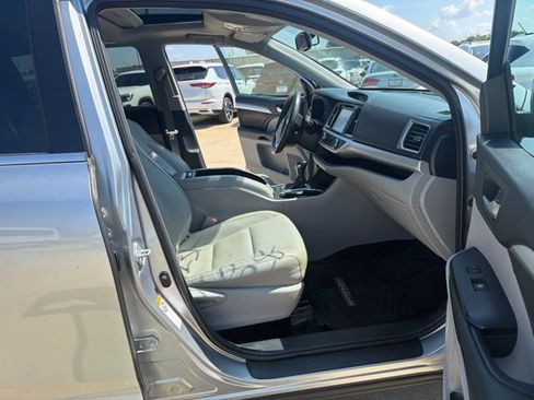 Used 2016 Toyota Highlander XLE FWD image 24