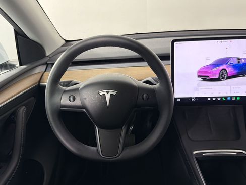 Used 2023 Tesla Model Y 2WD image 17