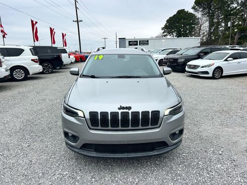 Used 2019 Jeep Cherokee Latitude w/ Popular Appearance Group image 16