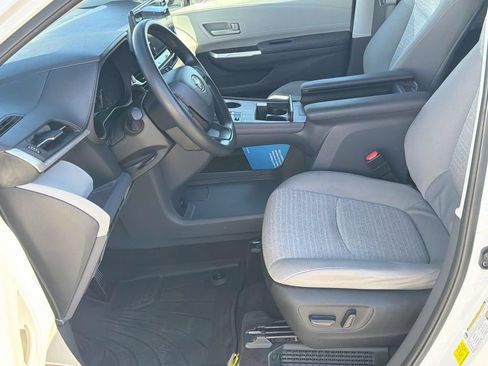 Certified 2023 Toyota Sienna LE FWD image 24