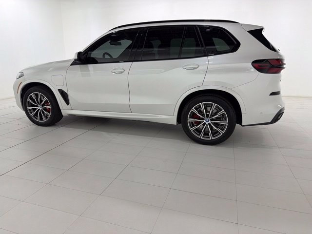 Certified 2025 BMW X5 xDrive50e w/ M Sport Package AWD/4WD image 2