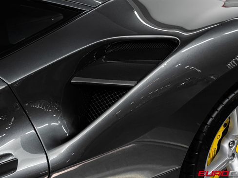 Used 2018 Ferrari 488 GTB RWD image 16