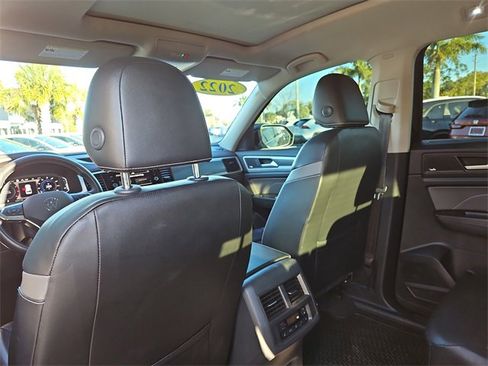 Used 2022 Volkswagen Atlas SEL Premium image 12