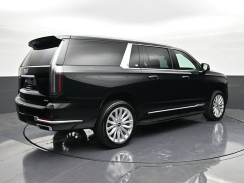 Certified 2025 Cadillac Escalade ESV Luxury RWD image 5