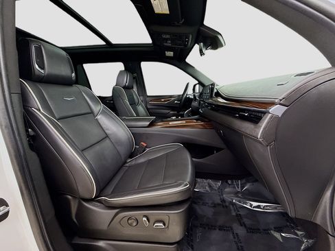 Used 2022 Cadillac Escalade Premium Luxury image 31