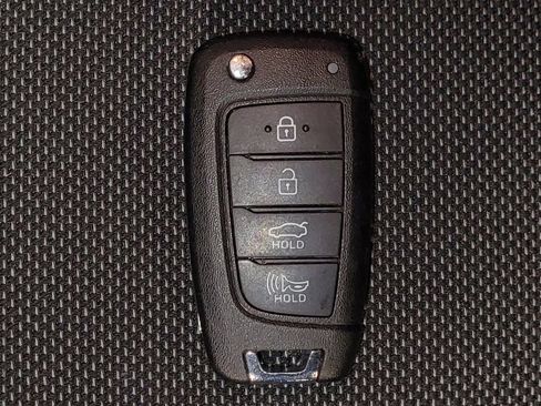 Used 2025 Hyundai Elantra SE FWD image 32