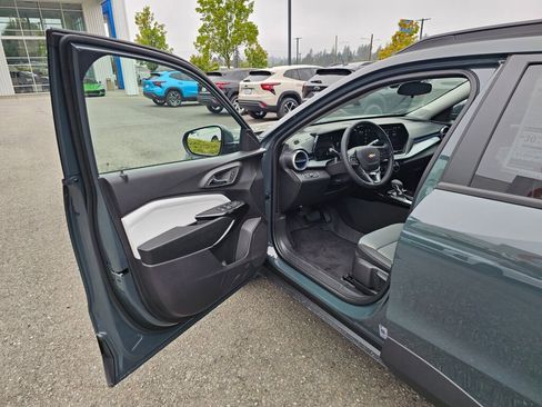 New 2026 Chevrolet Trax LT w/ Driver Confidence Package image 18