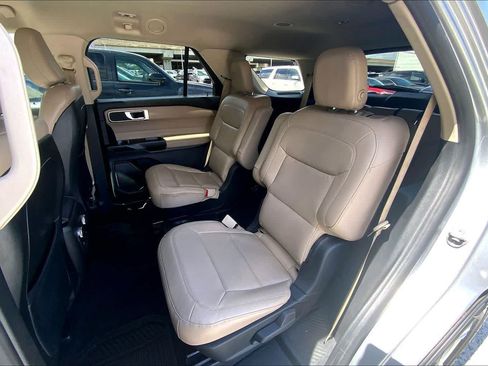 Used 2020 Ford Explorer XLT w/ Equipment Group 202A AWD/4WD image 29