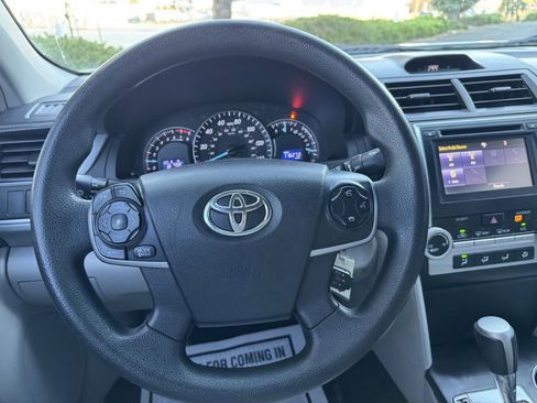Used 2014 Toyota Camry L image 20