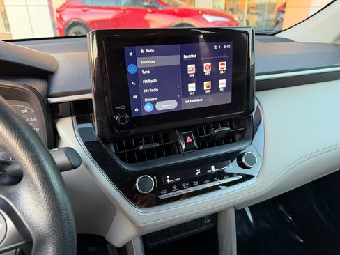 Used 2025 Toyota Corolla Cross L image 7