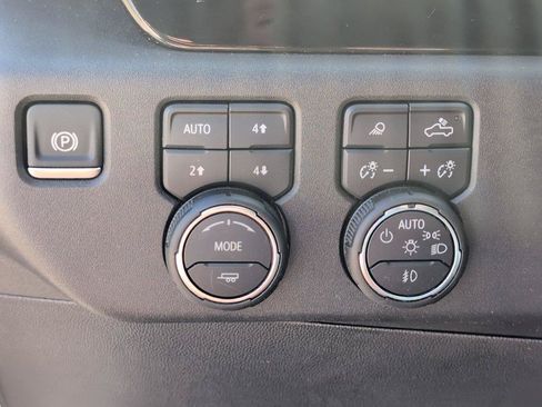 Certified 2025 Chevrolet Silverado 1500 RST AWD/4WD image 31