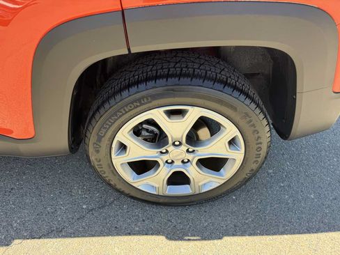 Used 2019 Jeep Renegade Latitude w/ Popular Equipment Group AWD/4WD image 37