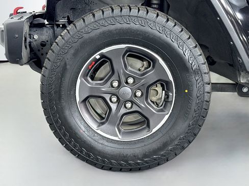 Used 2022 Jeep Gladiator Rubicon w/ LED Lighting Group AWD/4WD image 8