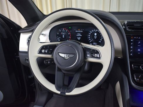 Certified 2024 Bentley Bentayga AWD/4WD image 4