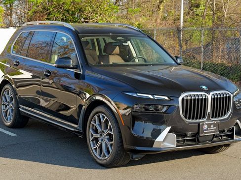 Used 2024 BMW X7 xDrive40i w/ Climate Comfort Package AWD/4WD image 9