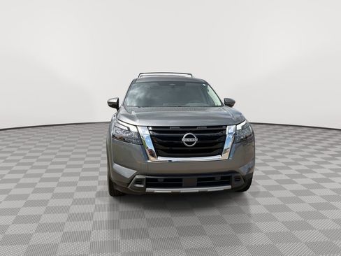 Certified 2025 Nissan Pathfinder SL w/ SL Premium Package FWD image 3
