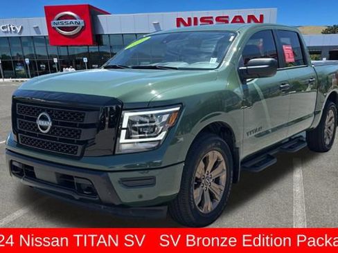Used 2024 Nissan Titan SV w/ SV Bronze Edition Package AWD/4WD image 7
