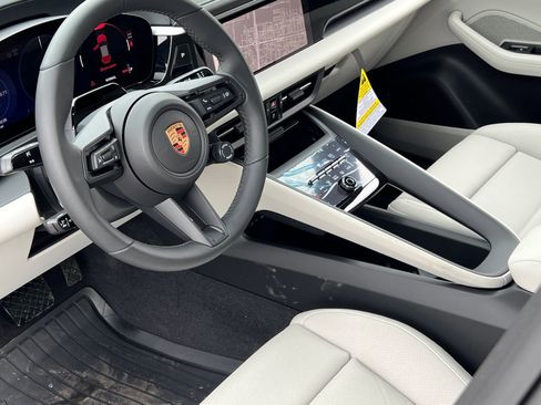 New 2026 Porsche Macan 4 Electric image 4