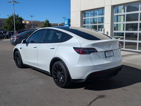 Used 2021 Tesla Model Y Long Range AWD/4WD image 9