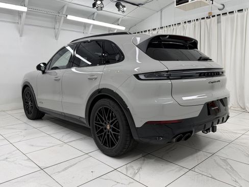 Certified 2026 Porsche Cayenne GTS AWD/4WD image 3