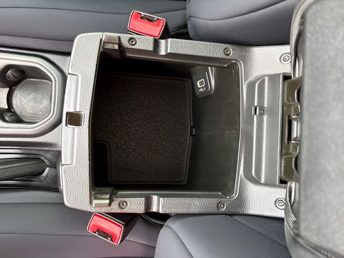 Used 2019 Jeep Wrangler Sport AWD/4WD image 26