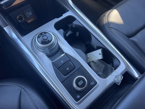 Certified 2022 Ford Explorer XLT w/ Equipment Group 202A image 11