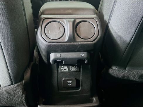 Used 2025 Jeep Wrangler Sahara image 26