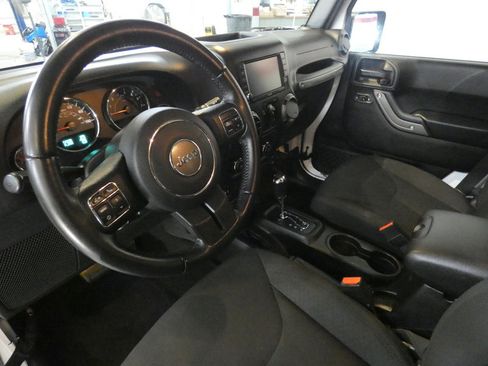 Used 2018 Jeep Wrangler Unlimited Sport S AWD/4WD image 9