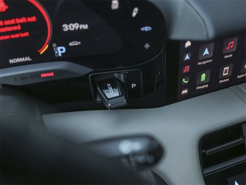 Certified 2024 Porsche Taycan 4S image 23