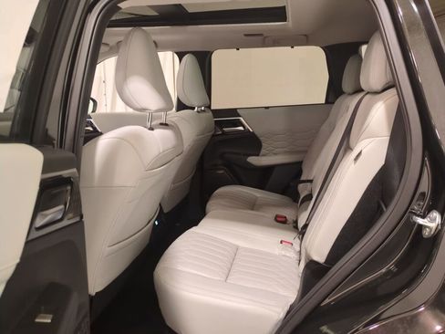 New 2025 Mitsubishi Outlander SEL image 15