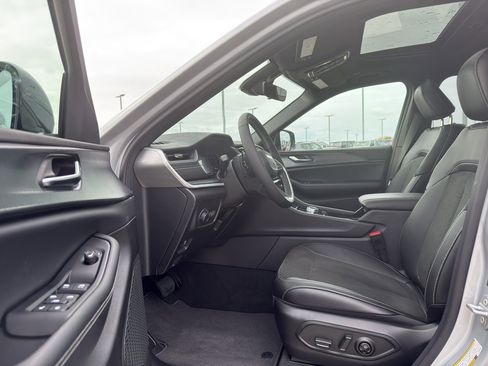 New 2025 Jeep Grand Cherokee Altitude w/ Trailer Tow Package image 10