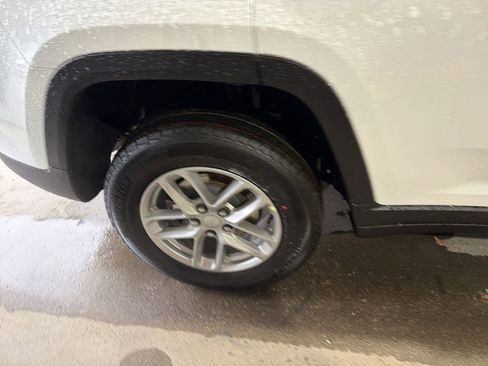 New 2026 Jeep Grand Cherokee Laredo X AWD/4WD image 4