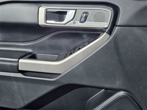 Used 2023 Ford Explorer Limited image 18