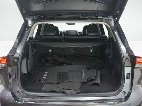 Used 2022 Toyota Highlander XLE image 9