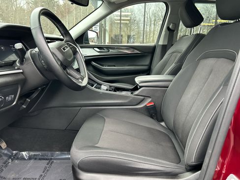 Used 2022 Jeep Grand Cherokee Laredo w/ Luxury Tech Group I AWD/4WD image 19