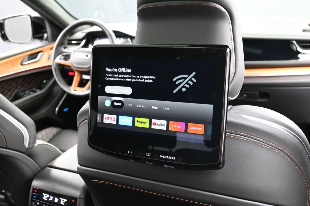 Used 2025 Jeep Grand Cherokee L Summit AWD/4WD image 32