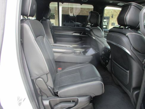 Used 2024 Jeep Grand Wagoneer Series II Obsidian w/ Quick Order Packagew 28T AWD/4WD image 17