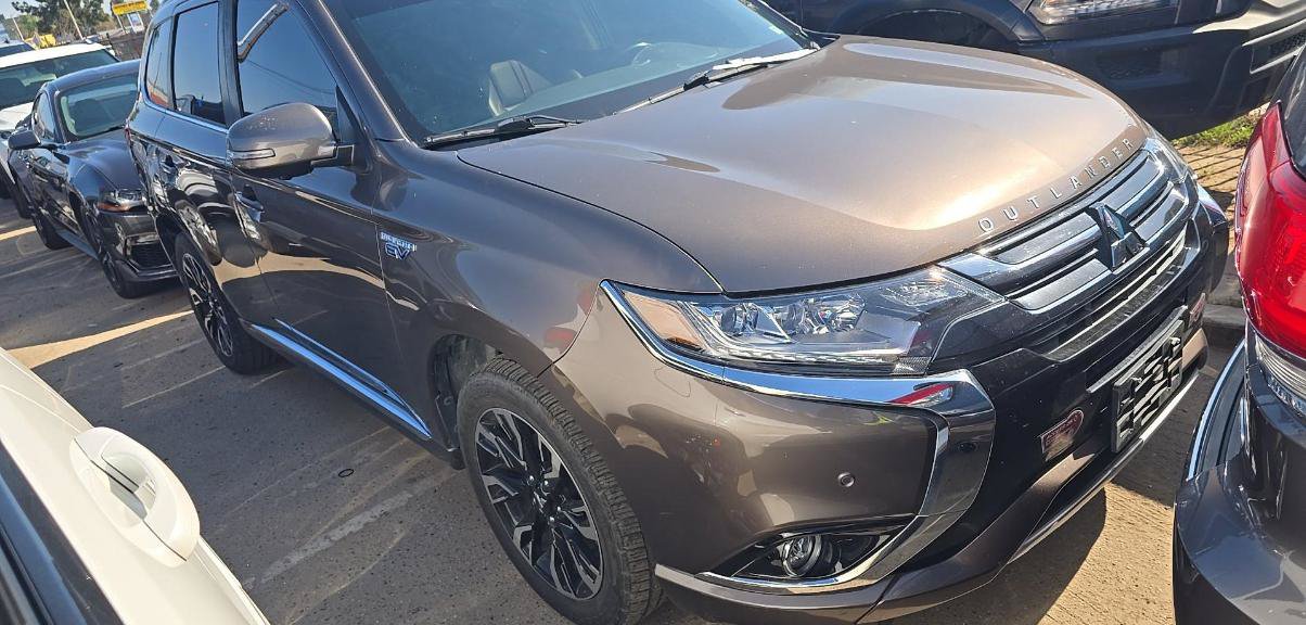 Used 2018 Mitsubishi Outlander SEL AWD/4WD image 3
