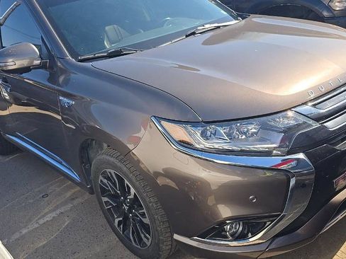 Used 2018 Mitsubishi Outlander SEL AWD/4WD image 3