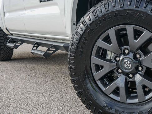 Used 2023 Toyota Tacoma SR5 RWD image 2