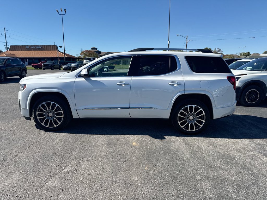 Used 2022 GMC Acadia Denali w/ Denali Ultimate Package AWD/4WD image 11