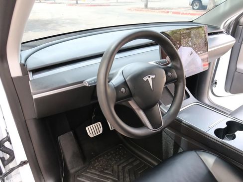 Used 2021 Tesla Model Y Performance AWD/4WD image 16