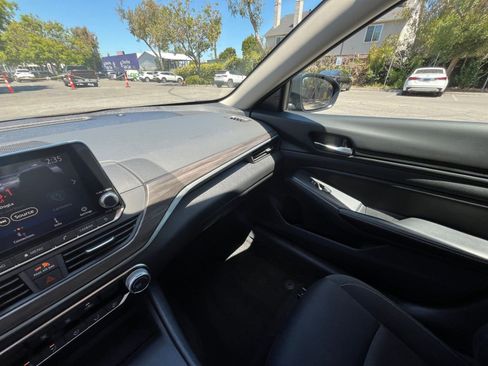 Used 2025 Nissan Altima 2.5 SV FWD image 34