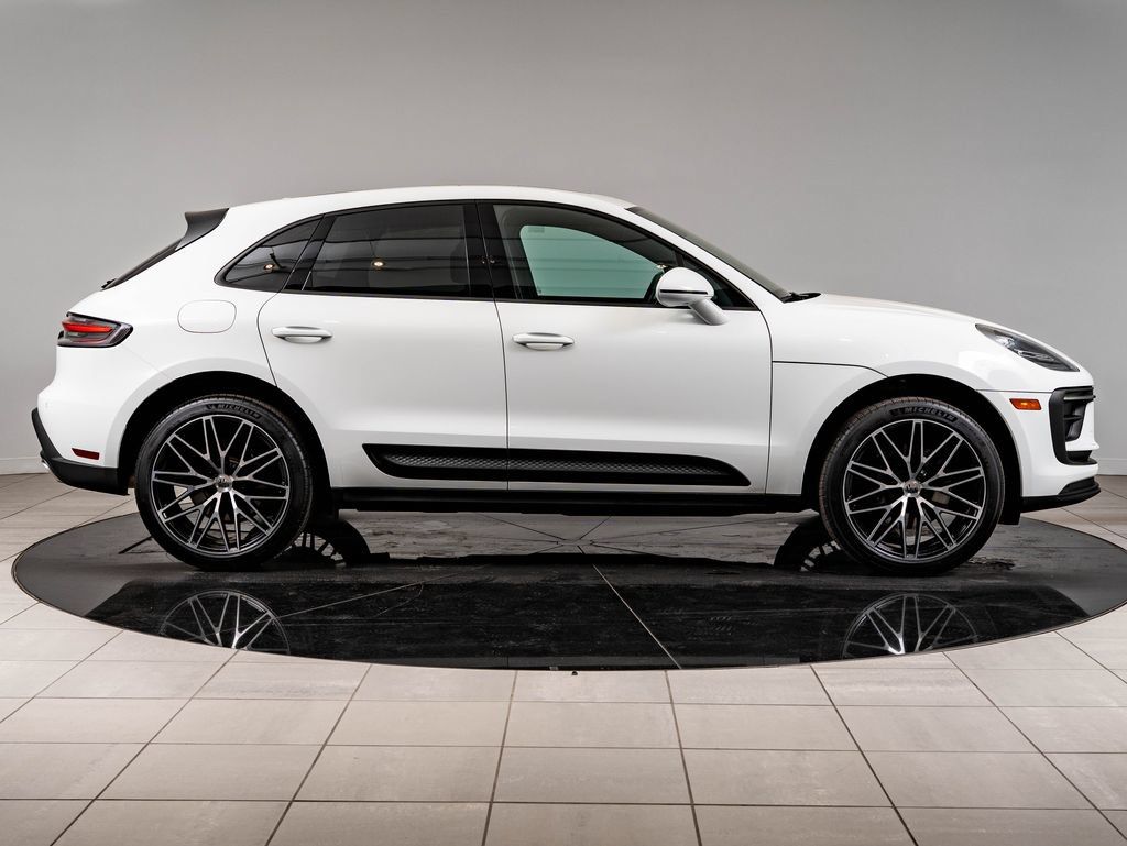 Certified 2026 Porsche Macan AWD/4WD image 9