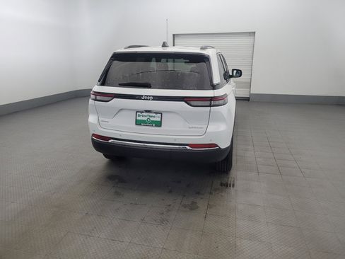 Used 2023 Jeep Grand Cherokee Laredo AWD/4WD image 7