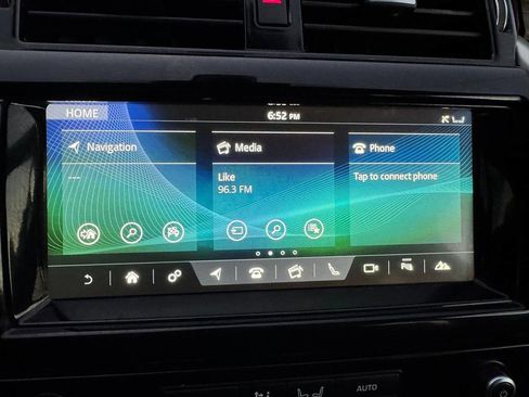 Used 2017 Land Rover Discovery HSE image 22