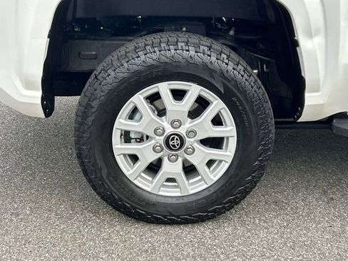 Used 2025 Toyota Tacoma SR5 w/ SR5 Upgrade Package AWD/4WD image 12